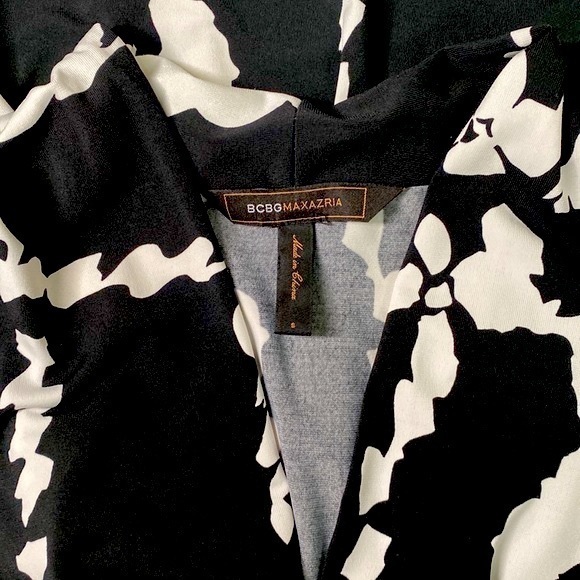 BCBMAXAZRIA Abstract Print Twist Front Sleeveless Dress - Picture 7 of 10